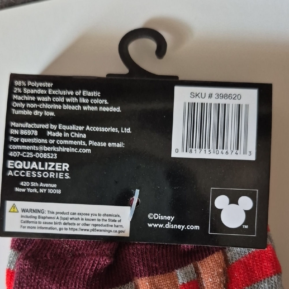🔥🔥STEAL🔥🔥Disney Moana Gray and Red Crew Socks with Lip Balm - Picture 3 of 6